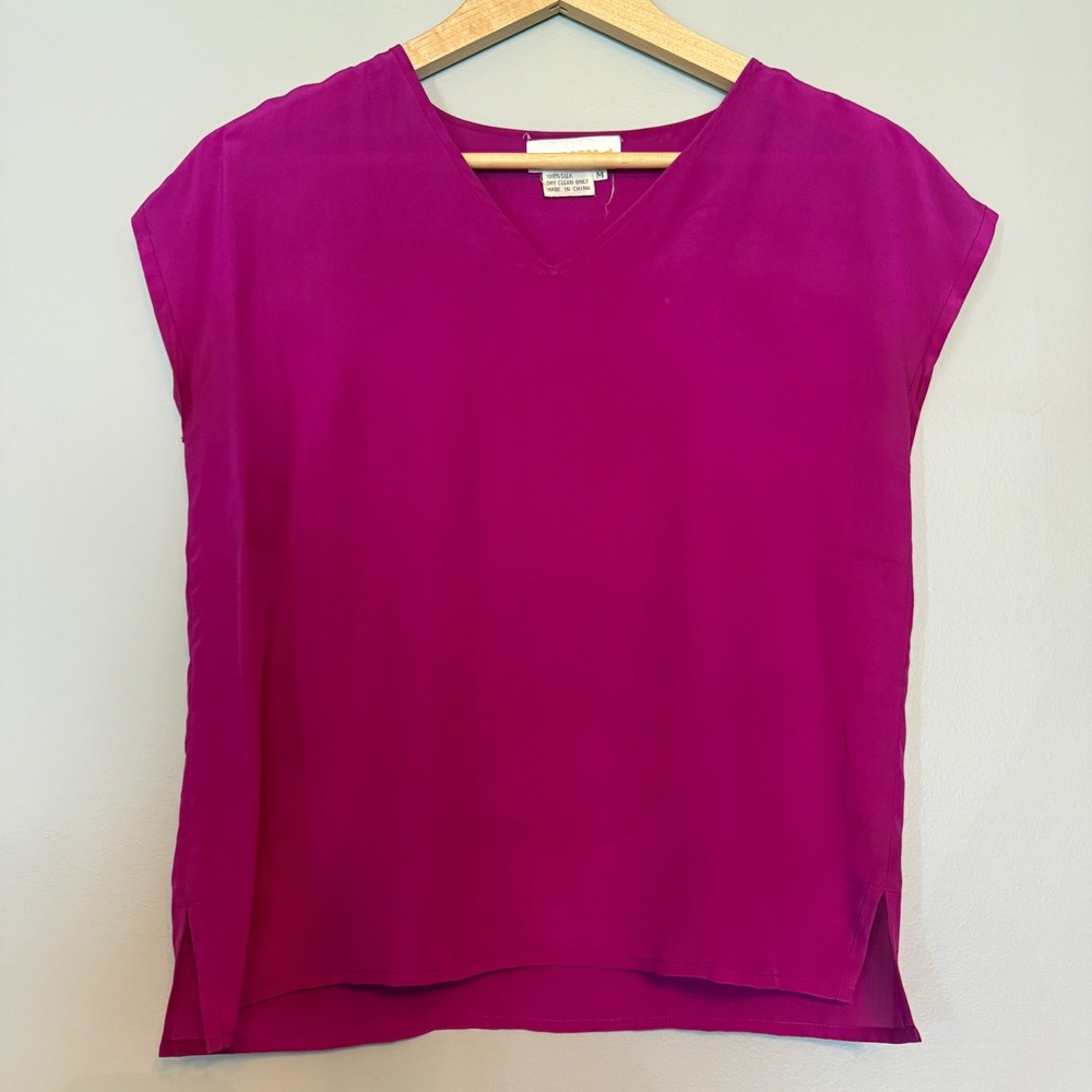 The Birds Womens Magenta Pink 100% Silk V-Neck Cap Sleeve Blouse Top Size Medium